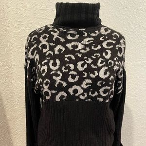 Nine West Turtleneck Sweater Animal Print Cuffed Sleeves Loose Fit Size 'L'